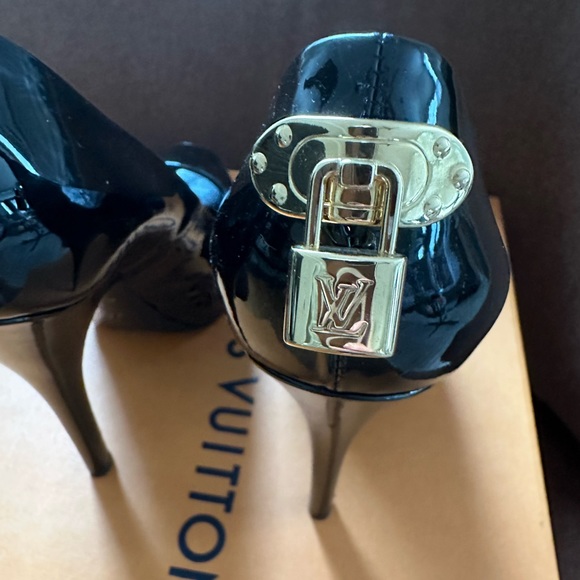 Louis Vuitton Oh Really! Patent Black Pumps - EU38 - Picture 11 of 14